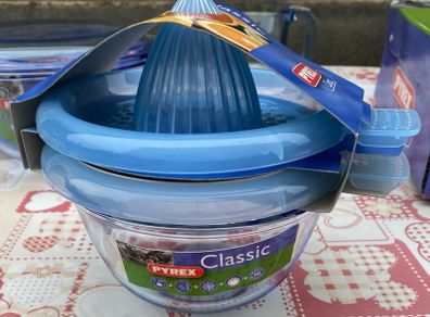 NEW Pyrex Dish