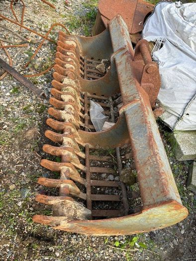 Rake bucket