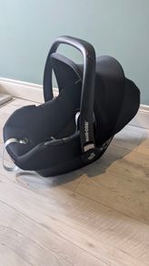 Maxi-Cosi car seat and Isofix Base