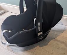 Maxi-Cosi car seat and Isofix Base