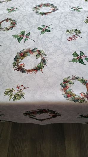 Bespoke Christmas tablecloths, runners, napkins. Made to measure