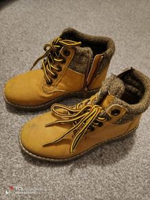 boy's boots. UK11/EUR 29