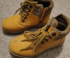 boy's boots. UK11/EUR 29