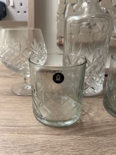 whiskey decanter & 4 tumblers