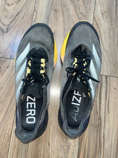 Adidas Boston 12 - Size 9 UK