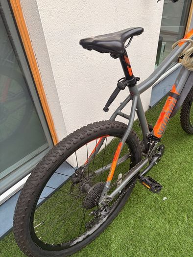 Mountain Bike Size Large Track Pump and lock included
