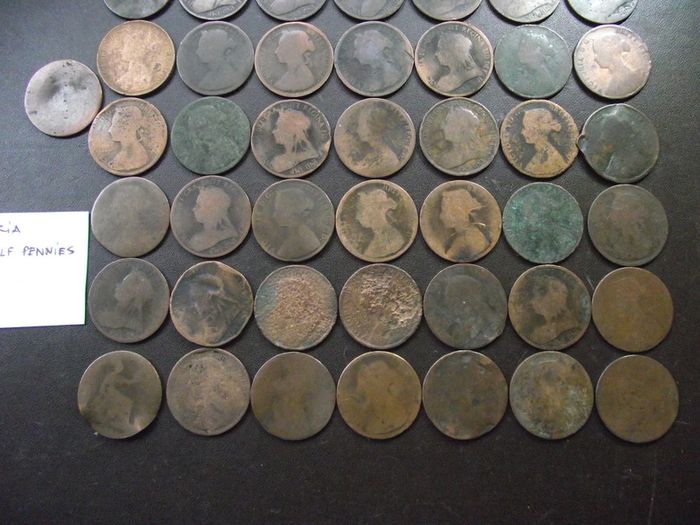 Great Britain. Victoria. 71 coins x half penny