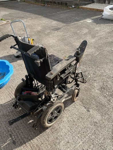 Electric wheelchair