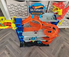 Hot Wheels City Let's Race Ultimate Garage Playset