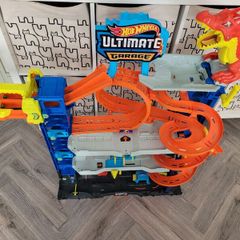 Hot Wheels City Let's Race Ultimate Garage Playset