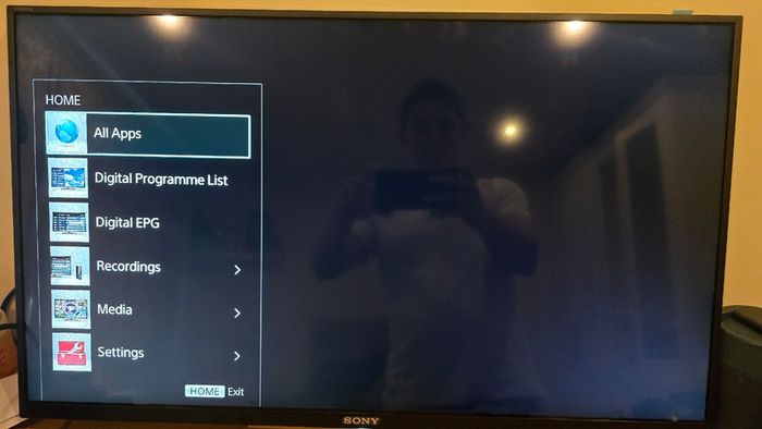 Sony Bravia 32" Smart TV (KDL-32W756) - Like New + Wall Mount