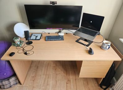 Office desk with 3 drawers