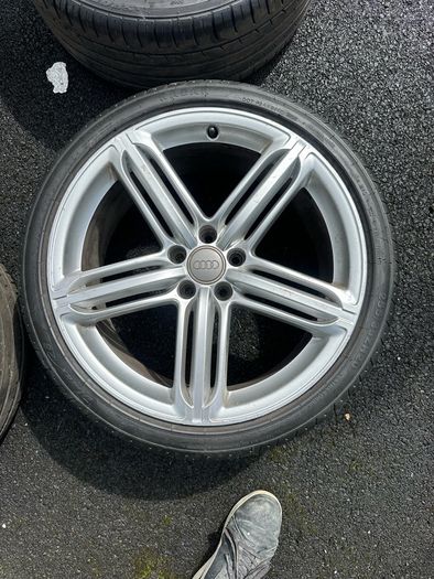 Genuine Audi Peelers 20" (Near new tires)