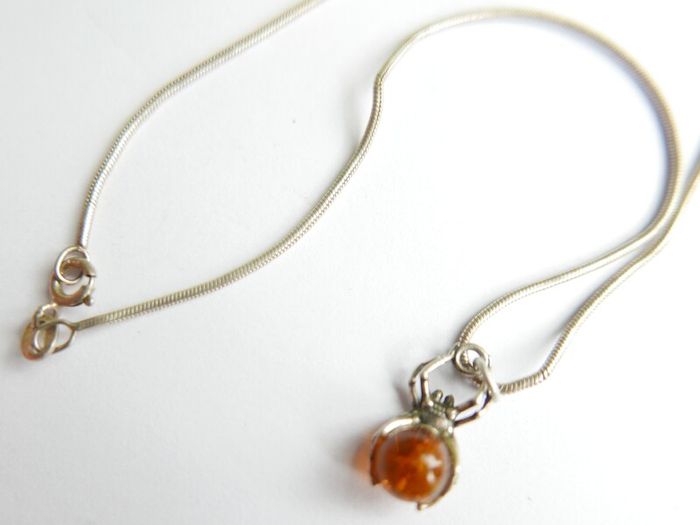 Vintage 925 Sterling Silver and Genuine Baltic Amber Spider Pendant length 16" - 4,8g