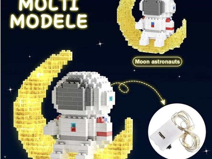 Space astronaut building blocks, 387 pieces