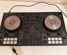 Traktor S2 MK3 - DJ Controller