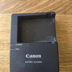 Genuine Canon LC-E8E charger