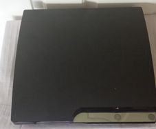 Sony PlayStation 3 160 Gb - Excellent Condition - 2 Original Controllers + 6 Games