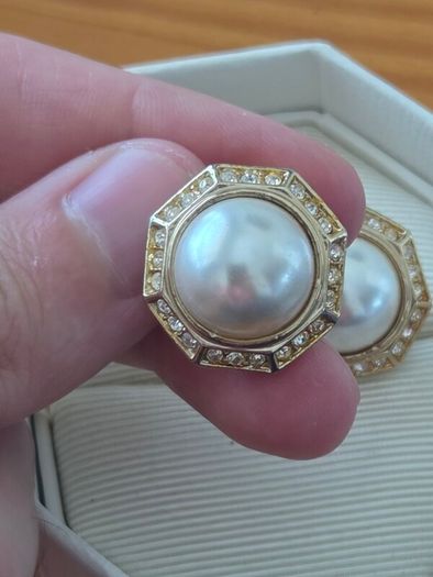 1980's Gold Tone Pearl Clip on Earrings