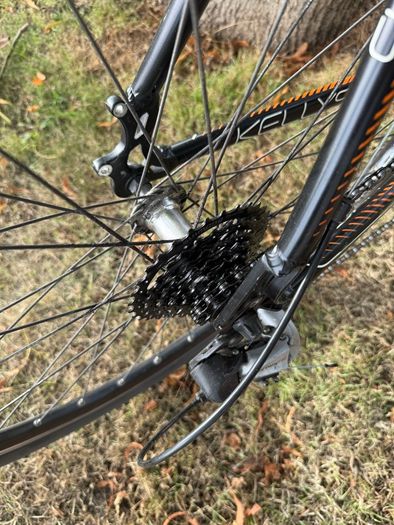 Cube Hybrid Bike 28" 700x35C Shimano Mudguards Lock