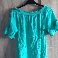 f and f spanish style off shoulders  green top fits sm  m very strechy