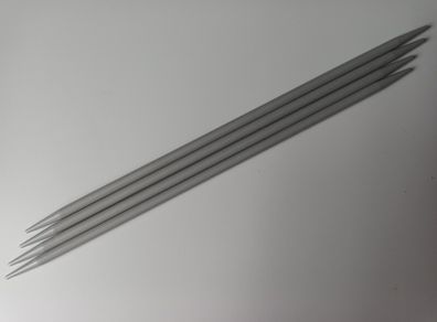Knitting Needles: 4.5 mm Double Pointed
