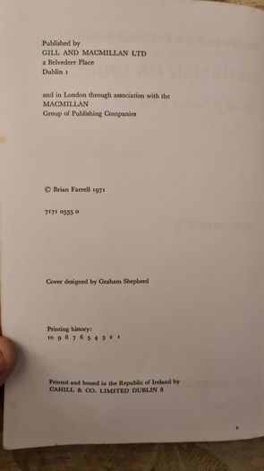 Chairman Or Chief. By Brian Farrell. Signed First Edition  1971 Paperback In Fair Condition. Published By Guill And Macmillan. 32.