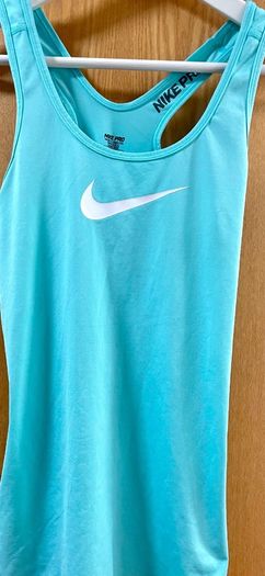 Woman's Nike Size Small Duo