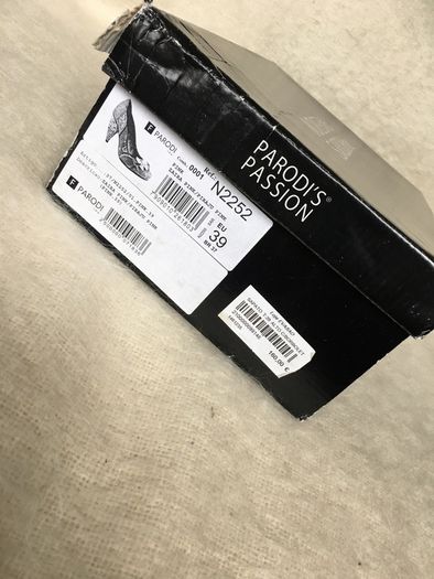 SHOES - Parodis Passion High Heels. Size 39 (6)