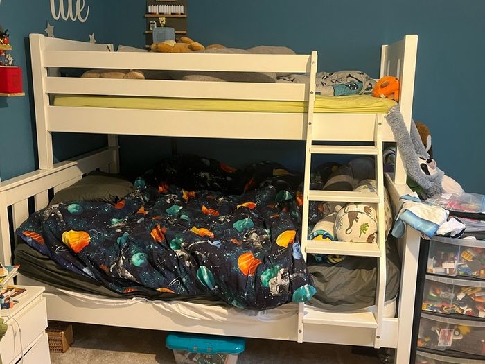 Triple bunk