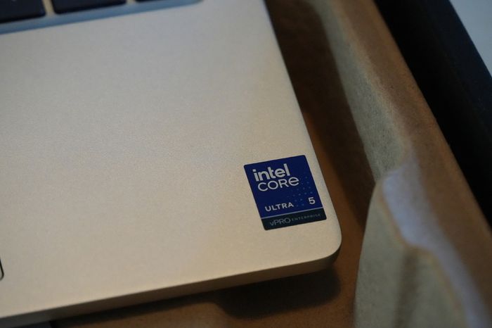 Dell Pro 14 Plus, business sleek laptop, NEW