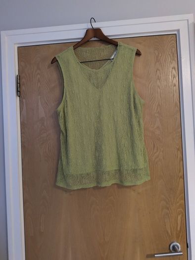 Small Bundle Blouses X 4 & 2 Dresses. S. 18.  Available for 2 weeks..