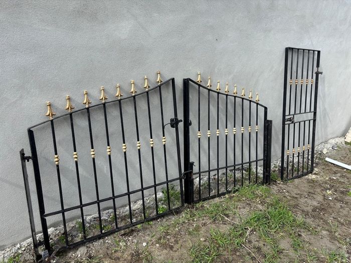 Cast iron gates