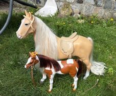 2x Our Generation Doll Horses