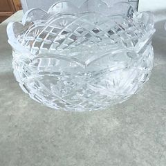 A gorgeous Waterford Crystal Prestige 8 inch footed bowl with acid mark and original sticker. In very good condition.
