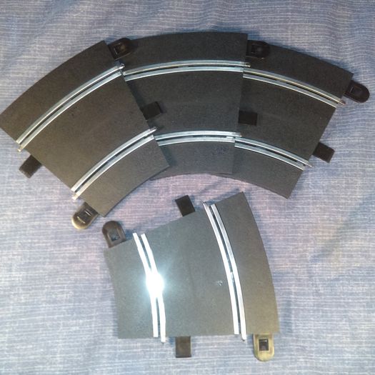 Scalextric C8234. 4x Radius 2 (22.5 degree) Track Curve (R2)