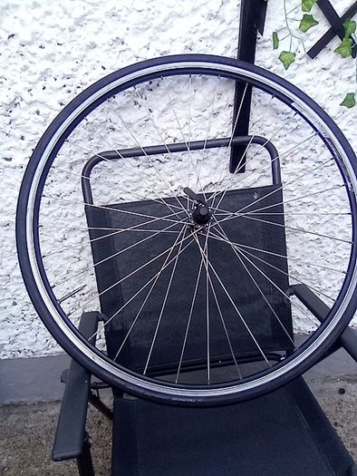 Road bike front wheel 700x25 c