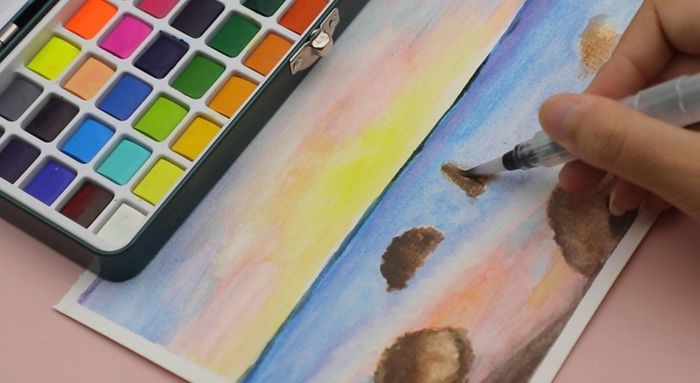 Watercolour paint set with accessories