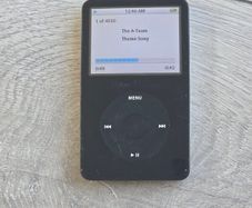 iPod 5th (5.5) Gen Classic 30gb (Free Post)