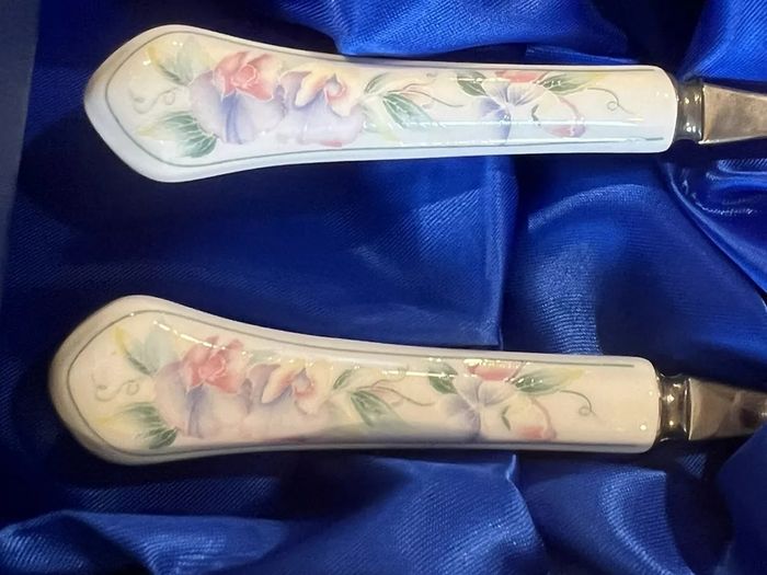 AYNSLEY "Little Sweetheart" Serving Salad Spoons Set Boxed