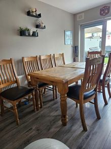Solid oak dining table + 8 Chairs
