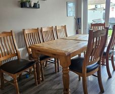 Solid oak dining table + 8 Chairs