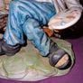 Capodimonte statue - Man painting on bench Image 5