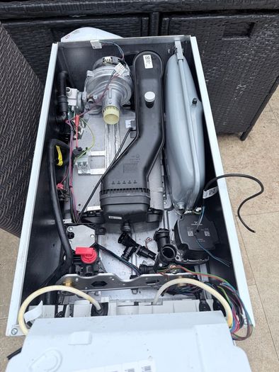 Glow worm gas boiler.