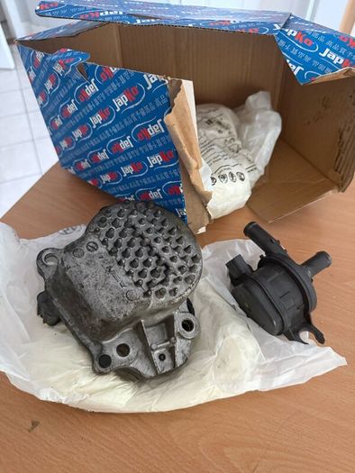 Original Toyota Corolla engine water pump