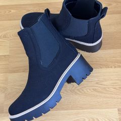 Black Chelsea Boots Size 7 Linzi Brand