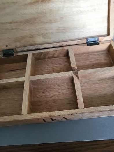 Wooden box 6 compartments