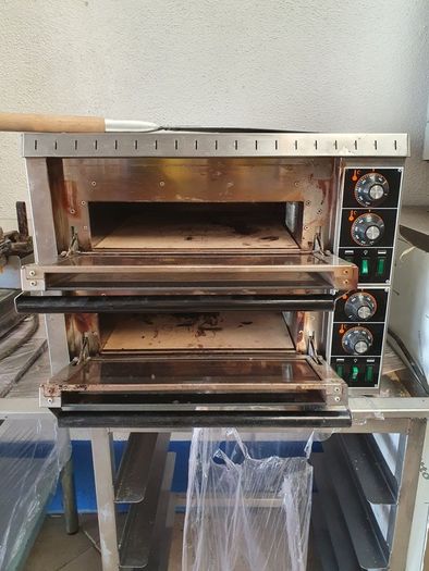 Commercial pizza oven