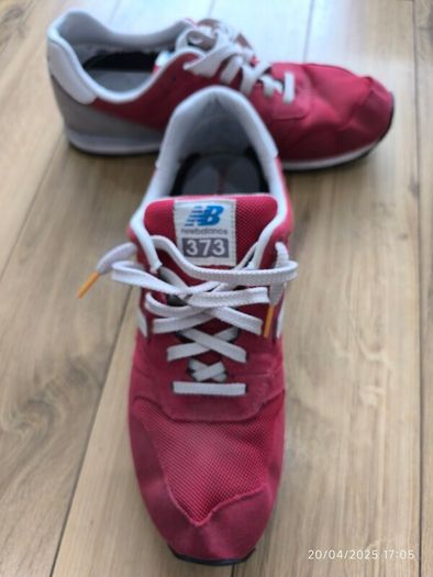 New Balance 373