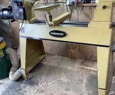 Wood turning lathe
